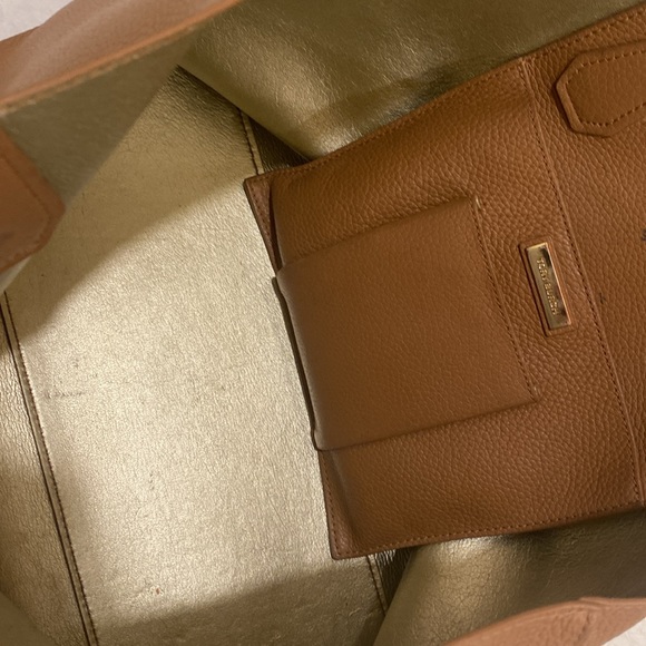 Tory Burch Tan Over the Shoulder Catch All Tote - Picture 5 of 10